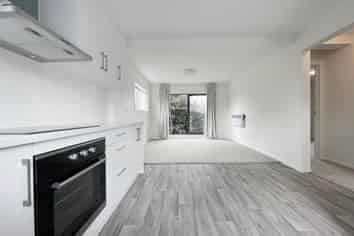 2/338 Royal Road, Massey