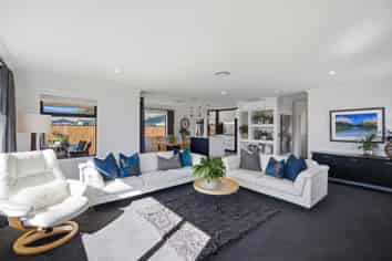 16 Thomas Way, Brightwater