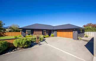 16 Thomas Way, Brightwater