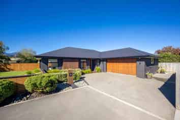 16 Thomas Way, Brightwater