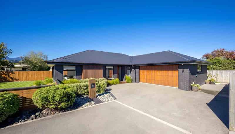 16 Thomas Way, Brightwater