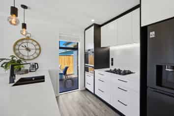 16 Thomas Way, Brightwater