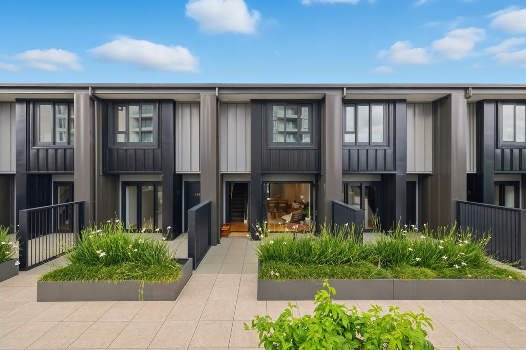 Brand New Garden Villa at Elizabeth Towers! 3