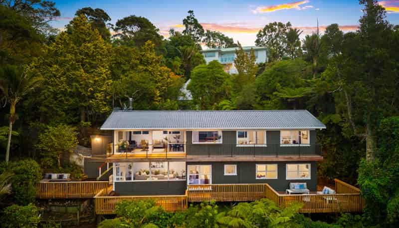 32 Rangiwai Road, Titirangi
