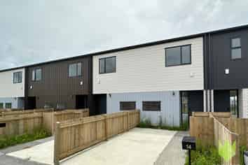 16 Dorothy Thorpe Way, New Lynn