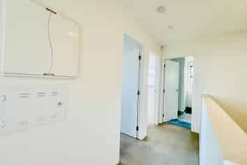 16 Dorothy Thorpe Way, New Lynn