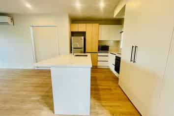 16 Dorothy Thorpe Way, New Lynn