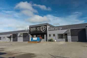 Functional 270m² Warehouse with Dual Access