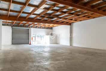 Functional 270m² Warehouse with Dual Access