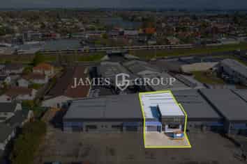 Functional 270m² Warehouse with Dual Access