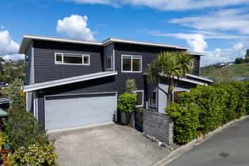 11 Valerie Place, Stepneyville