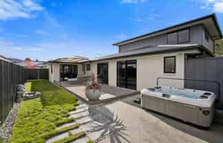 24 Risinghurst Terrace, Lower Shotover