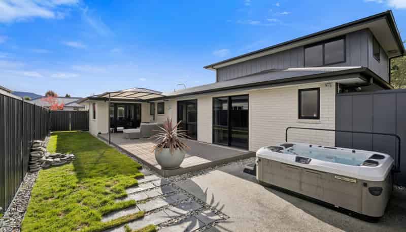 24 Risinghurst Terrace, Lower Shotover