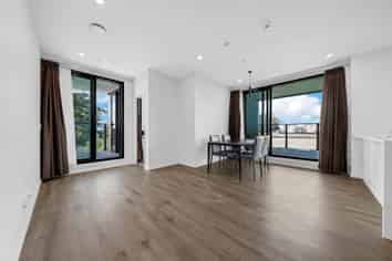 102/12 Barrack Road, Mount Wellington