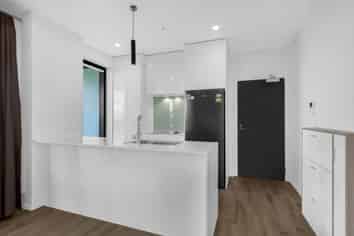 102/12 Barrack Road, Mount Wellington