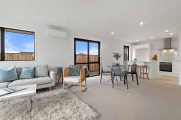 27 Stackwood Avenue, Woodend