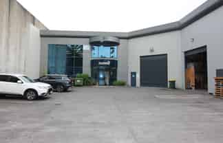 Modern office/warehouse offered for lease
