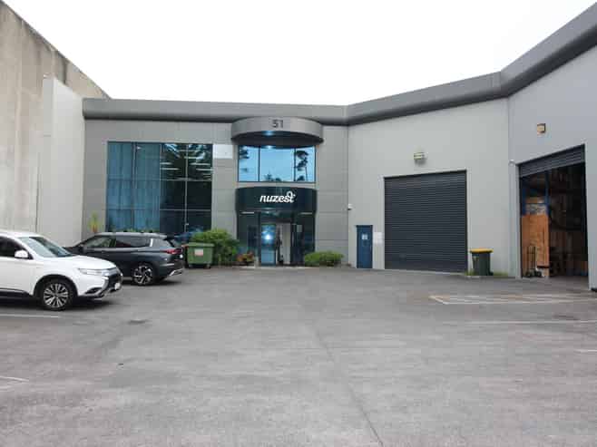 Modern office/warehouse offered for lease
