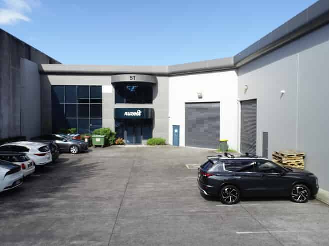 Modern office/warehouse offered for lease