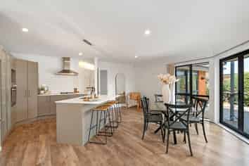 278 Southfield Drive, Lincoln