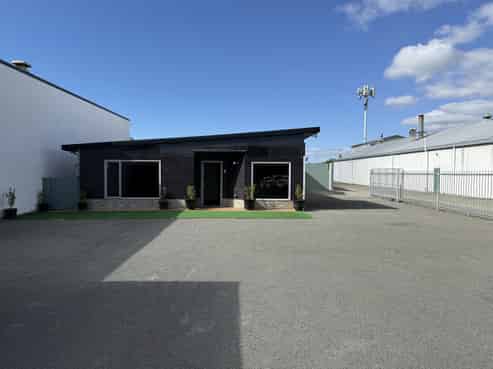 High profile industrial on Gloucester