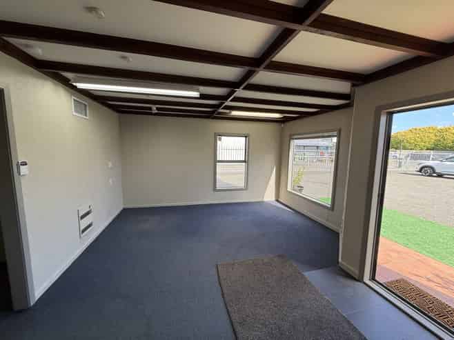 High profile industrial on Gloucester