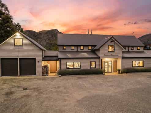 High-profile Queenstown mixed use asset