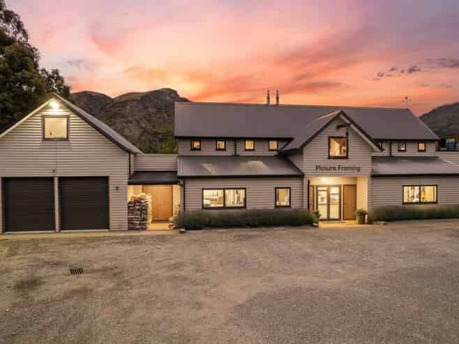 High-profile Queenstown mixed use asset