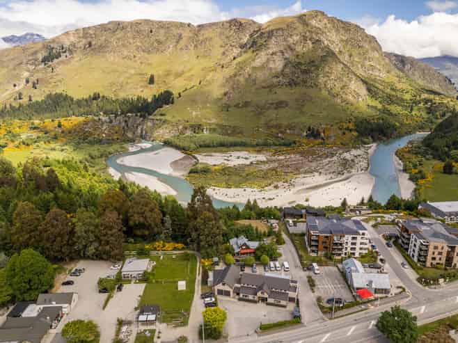 High-profile Queenstown mixed use asset