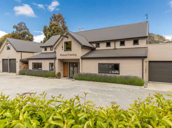 High-profile Queenstown mixed use asset