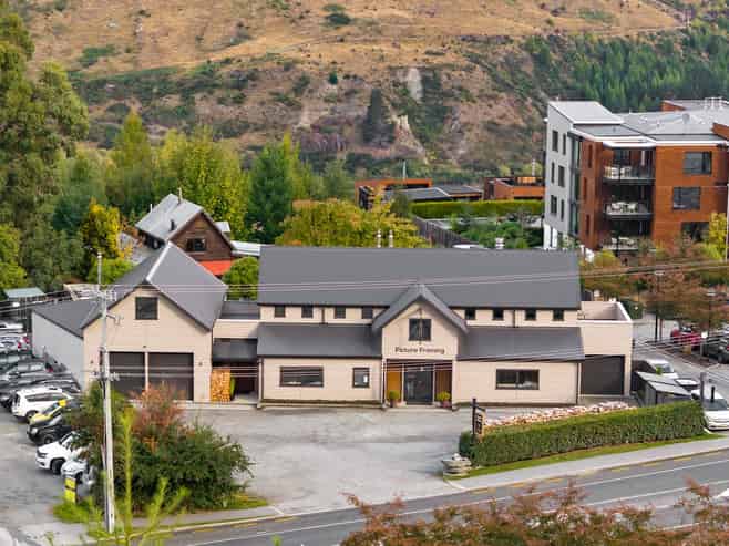High-profile Queenstown mixed use asset