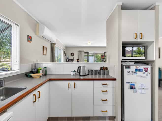 601 Beech Road, Akina