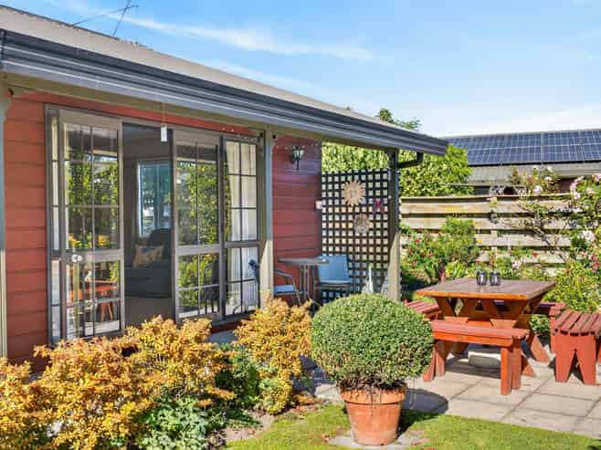 601 Beech Road, Akina