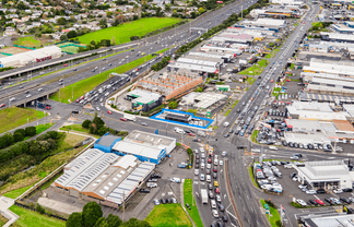 Prominent Position On Wairau Road