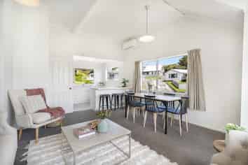 5 Pimlico Place , Newlands