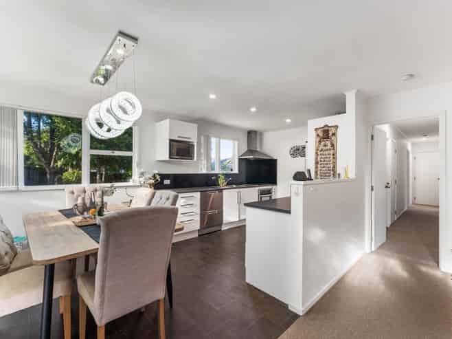 36 Sunline Ave, Massey