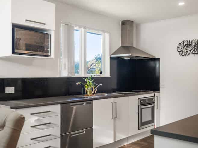 36 Sunline Ave, Massey