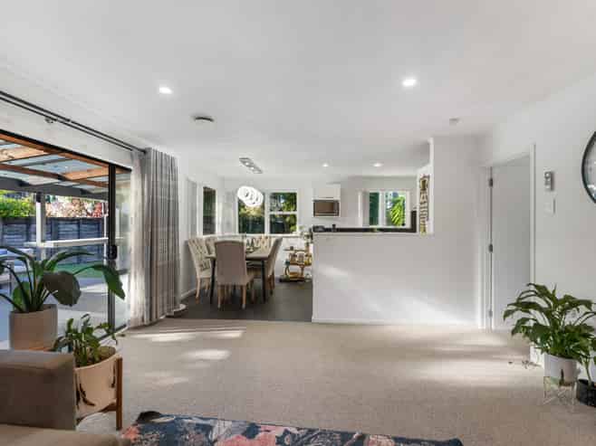 36 Sunline Ave, Massey