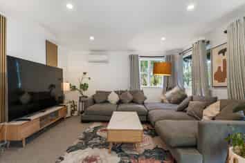 36 Sunline Ave, Massey