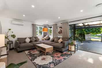 36 Sunline Ave, Massey