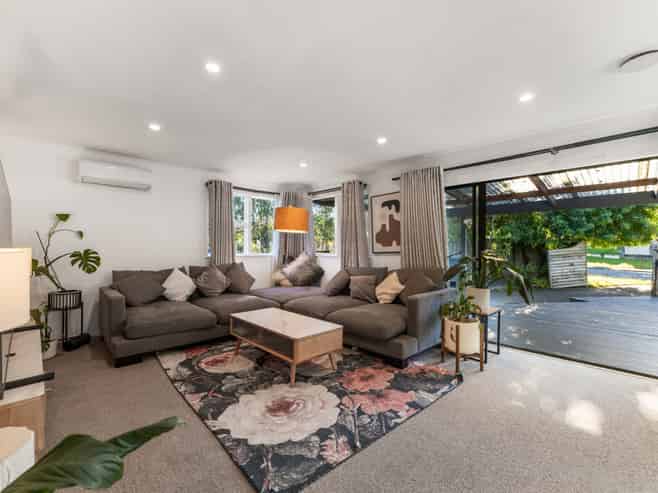 36 Sunline Ave, Massey