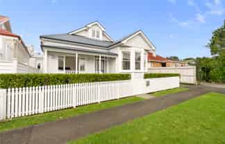 35 Renfrew Avenue, Sandringham