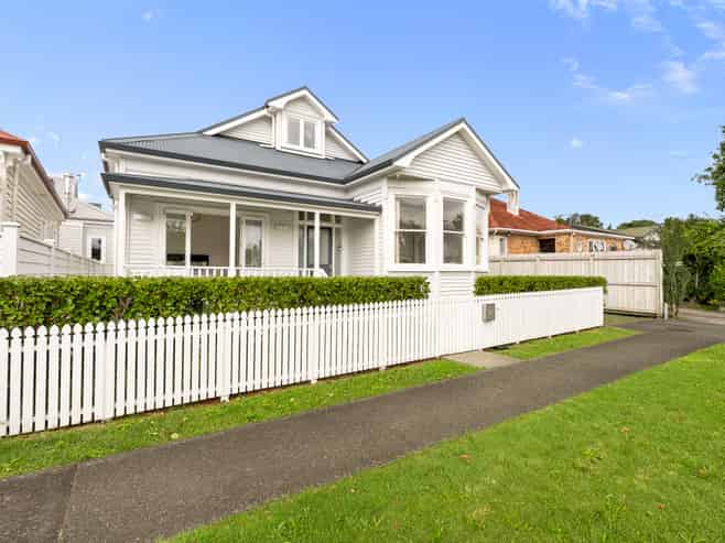 35 Renfrew Avenue, Sandringham