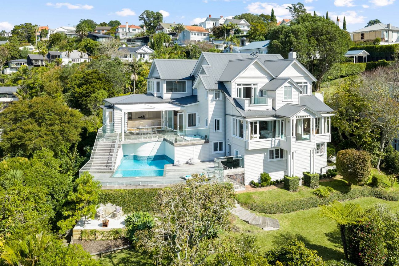 A Masterpiece of Style and Seaviews - Visning 2