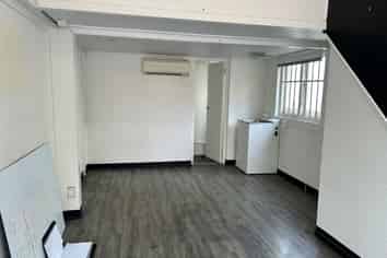 Boutique Clive Square for lease