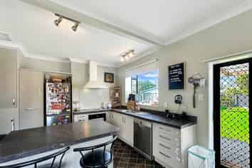 110 Savage Crescent, West End