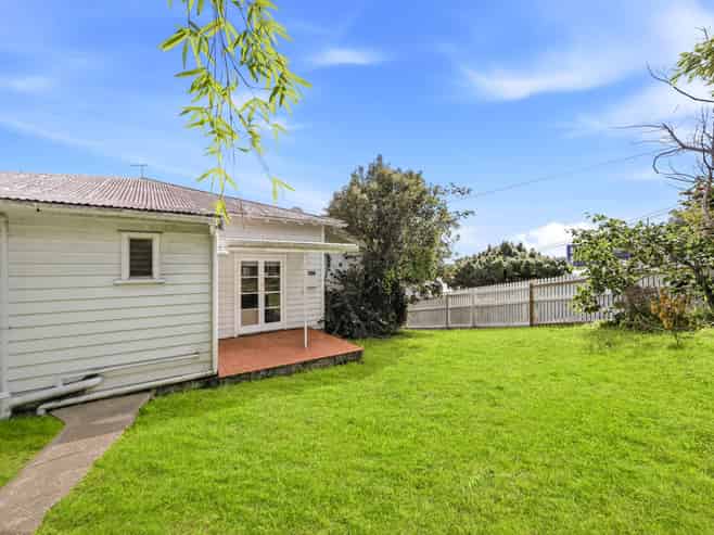 27A Lloyd Avenue, Mount Albert