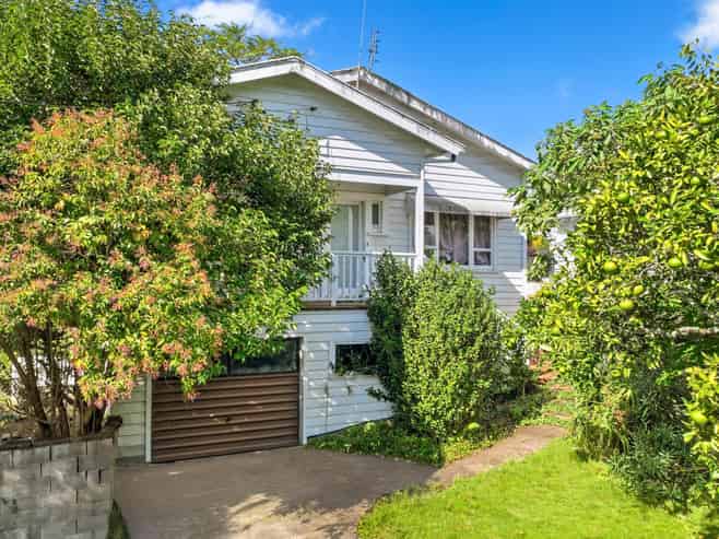 27A Lloyd Avenue, Mount Albert
