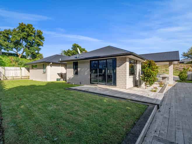 2 Frederick Place, Whalers Gate