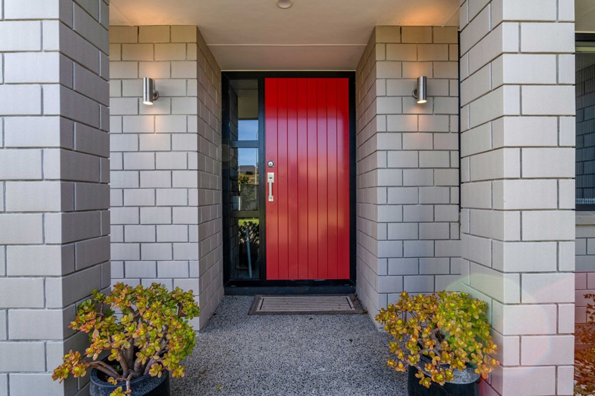 SPACIOUS FAMILY LIVING IN A QUIET CUL-DE-SAC - Widok 5